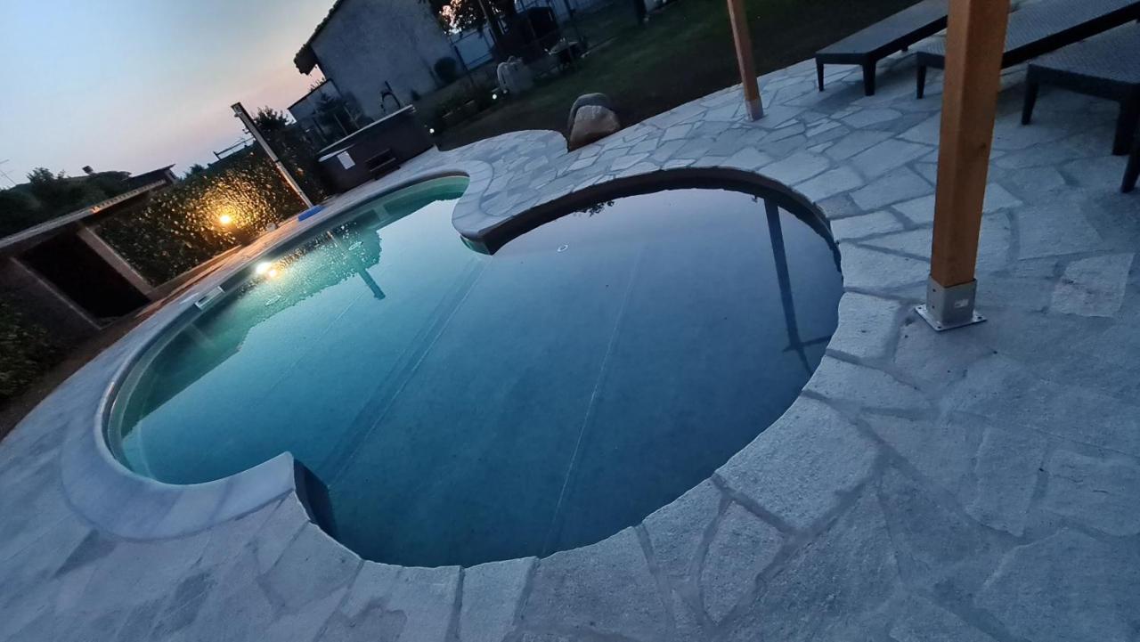La Tana Dei Corgi Bed & Breakfast Moncrivello Eksteriør bilde
