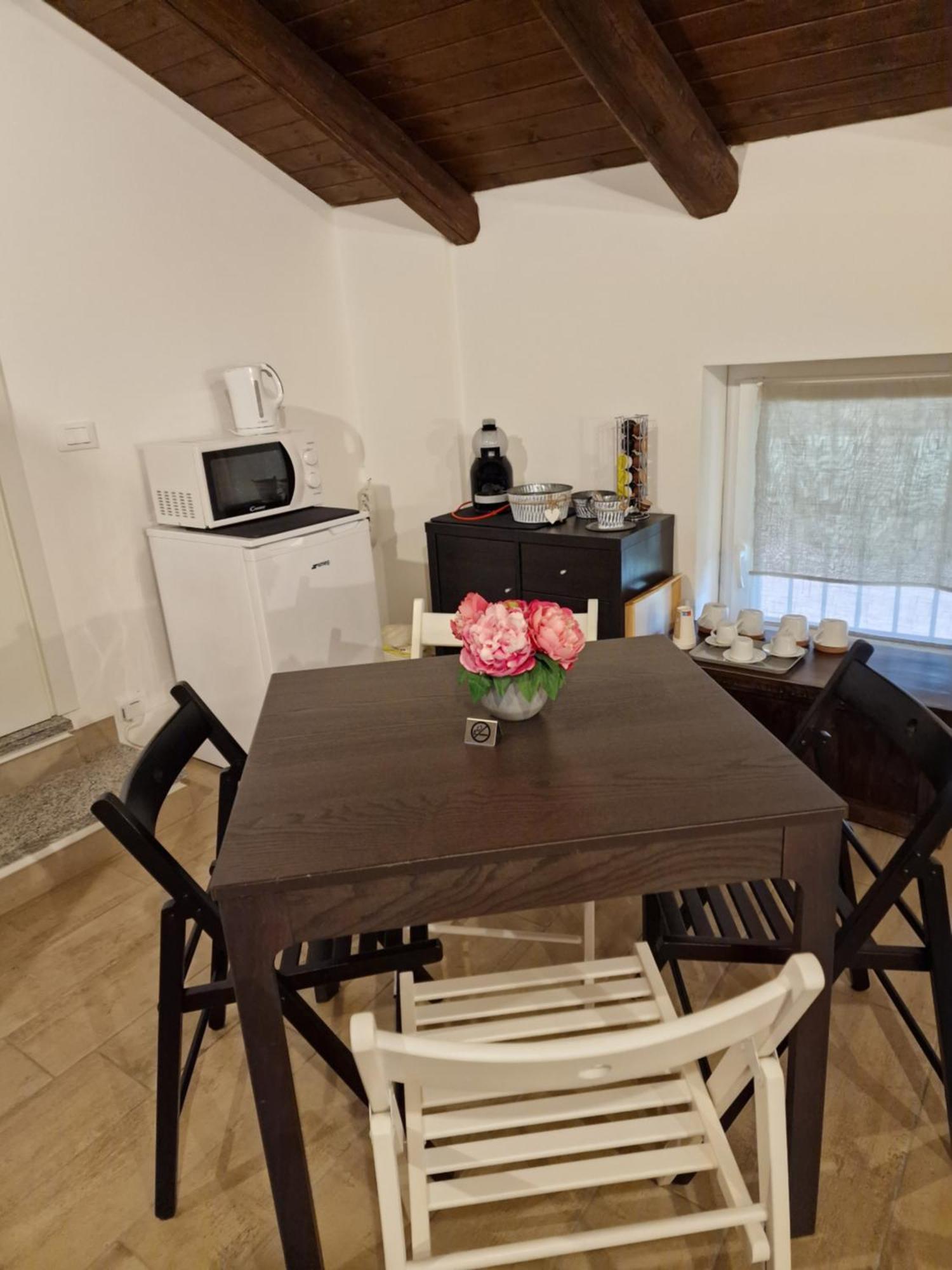 La Tana Dei Corgi Bed & Breakfast Moncrivello Rom bilde