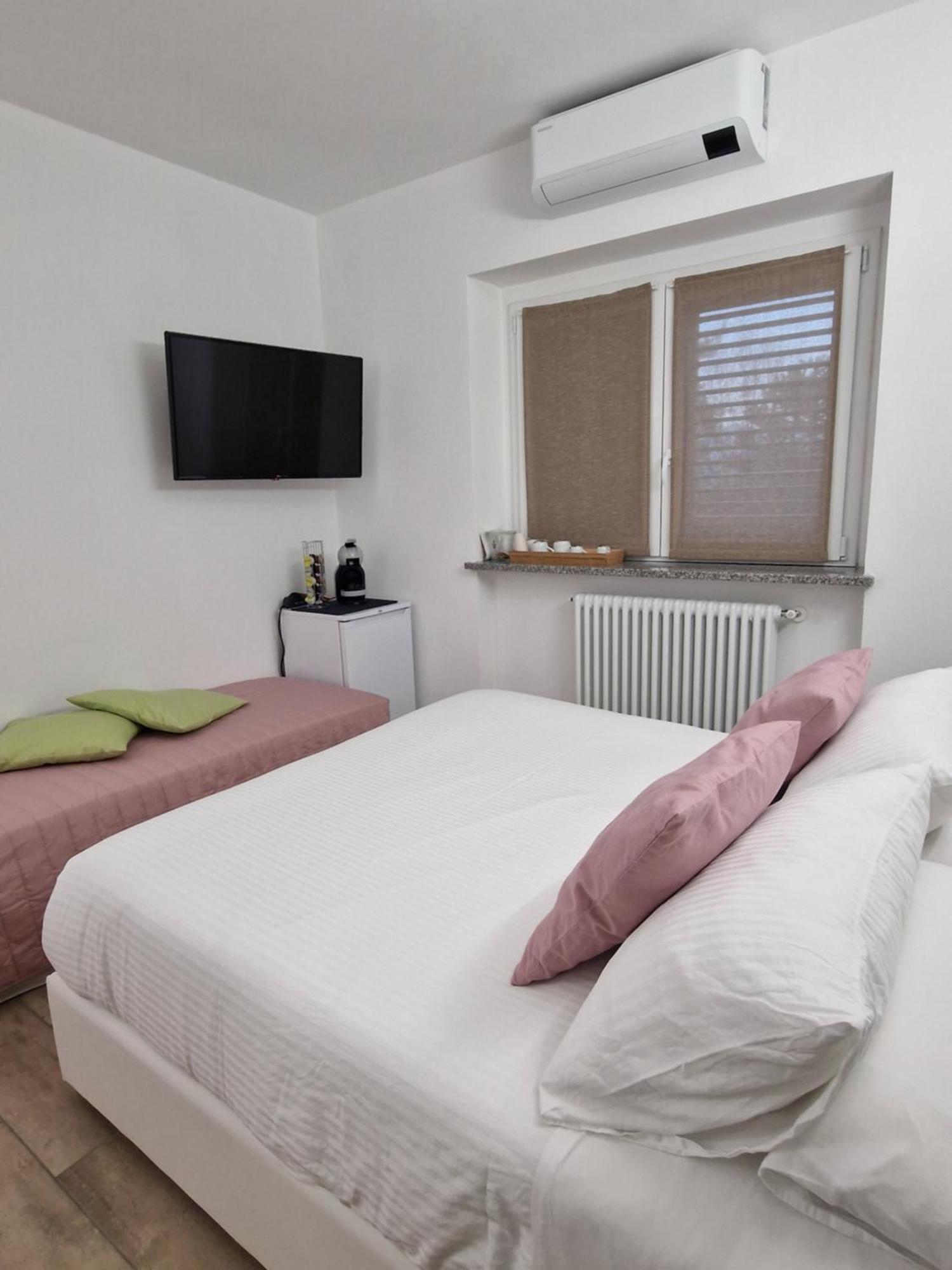 La Tana Dei Corgi Bed & Breakfast Moncrivello Rom bilde