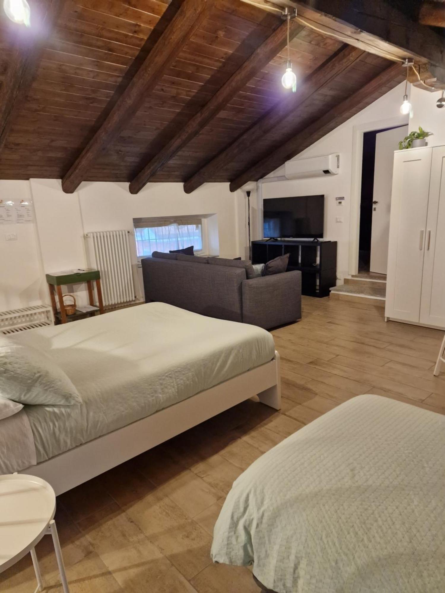 La Tana Dei Corgi Bed & Breakfast Moncrivello Rom bilde