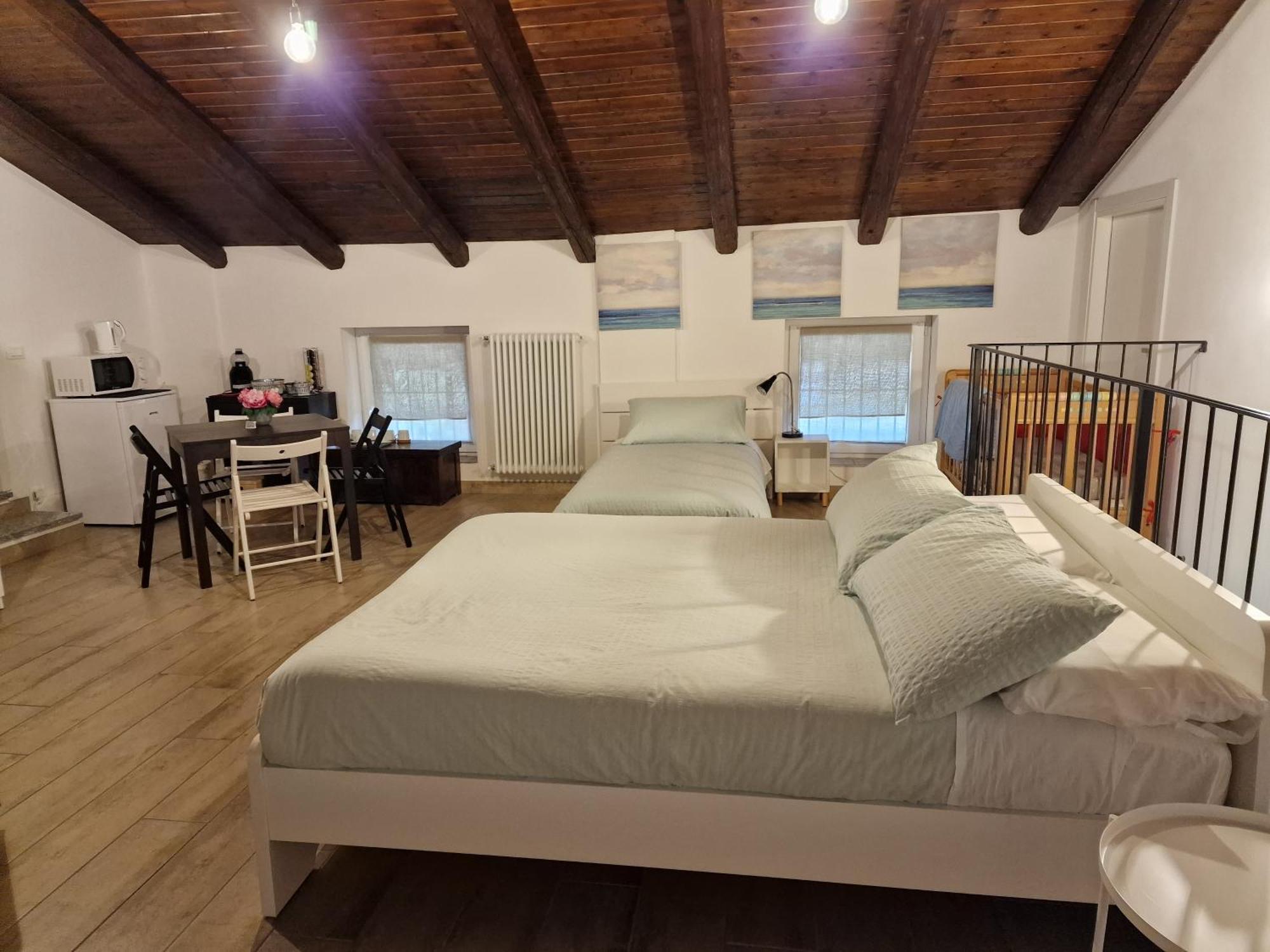 La Tana Dei Corgi Bed & Breakfast Moncrivello Rom bilde